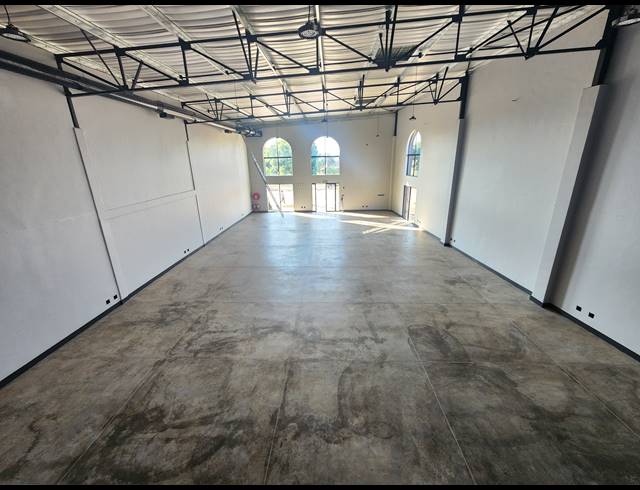 553M² WAREHOUSE TO LET IN ROOIHUISKRAAL